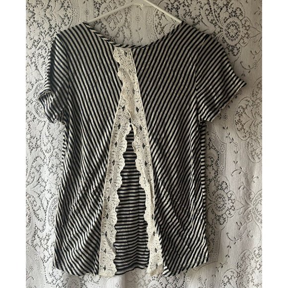 Daytrip Designer Striped Gray Navy Blue Shirt Partial Open Lace Back SS Med - Picture 3 of 4